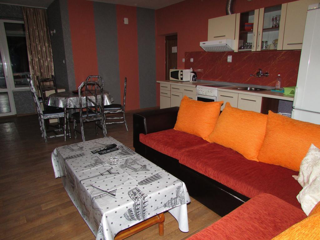 Morska Zvezda Guest House Pomorie Quarto foto