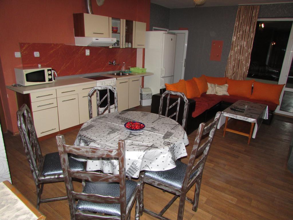 Morska Zvezda Guest House Pomorie Quarto foto